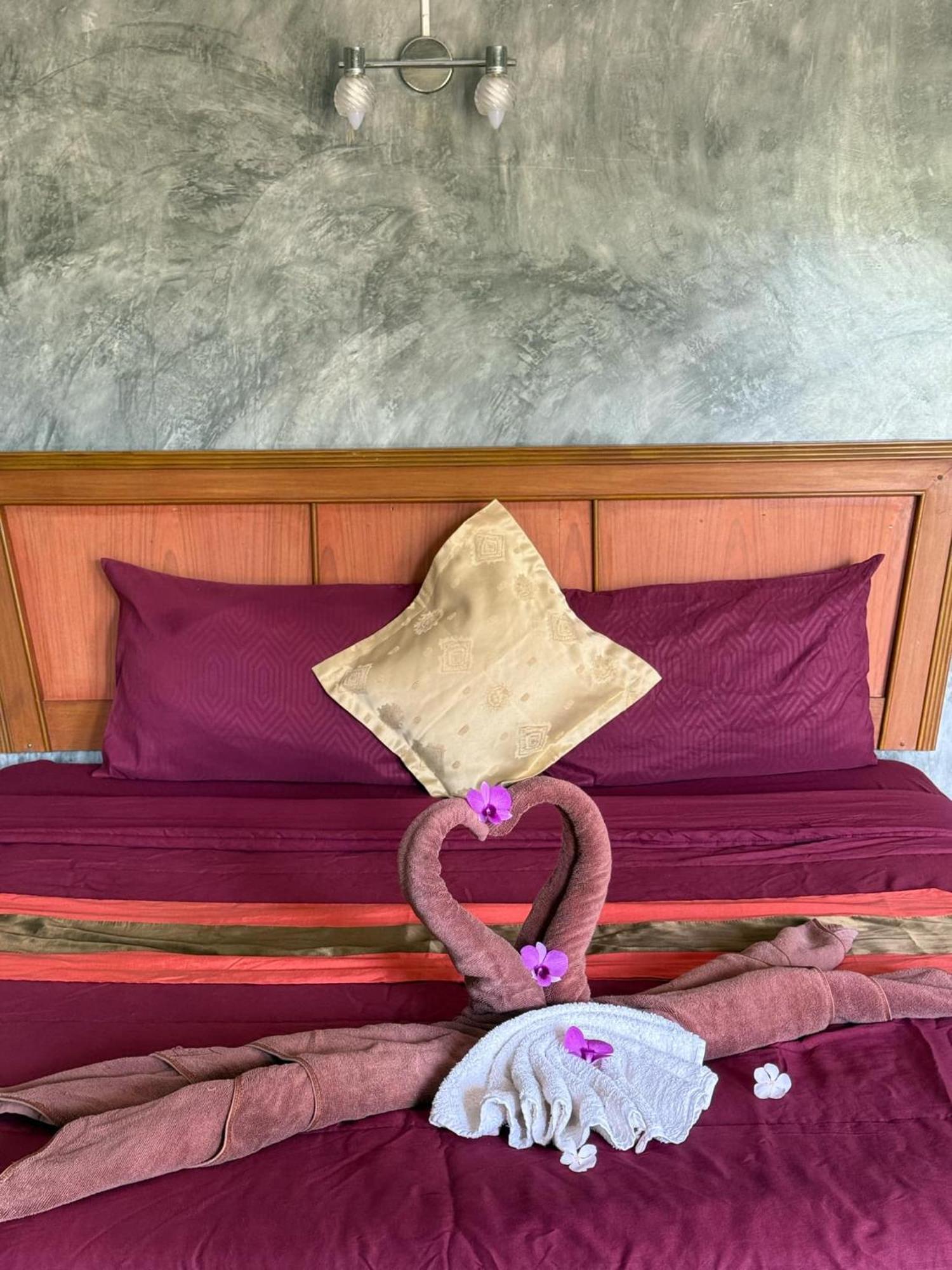 Lanta Natural Hut Garden Koh Lanta Bagian luar foto